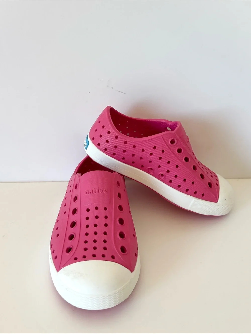 Native Shoes Jefferson Slip-On Water Friendly Sneakers in Hollywood Pink size 7